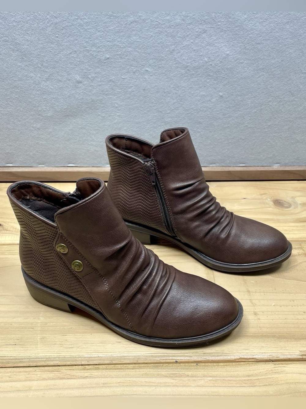 Baretraps Stevie Ankle Booties Brown Ruched Block Heel 6.5M
